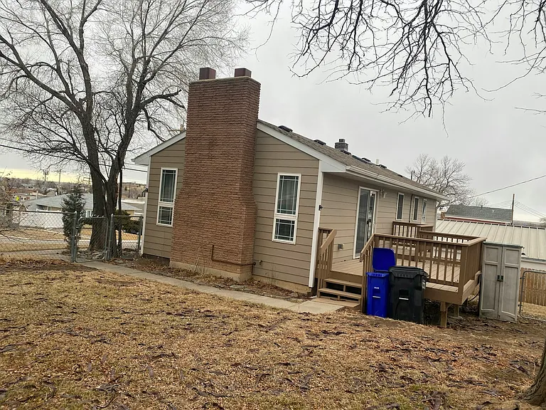 821 Flormann St — Photo 17