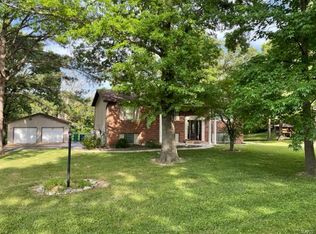 1134 Vicksburg Dr, Festus, MO 63028