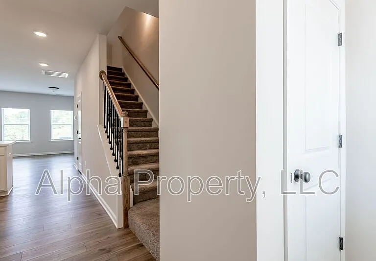 12 Lone Cypress St — Photo 2