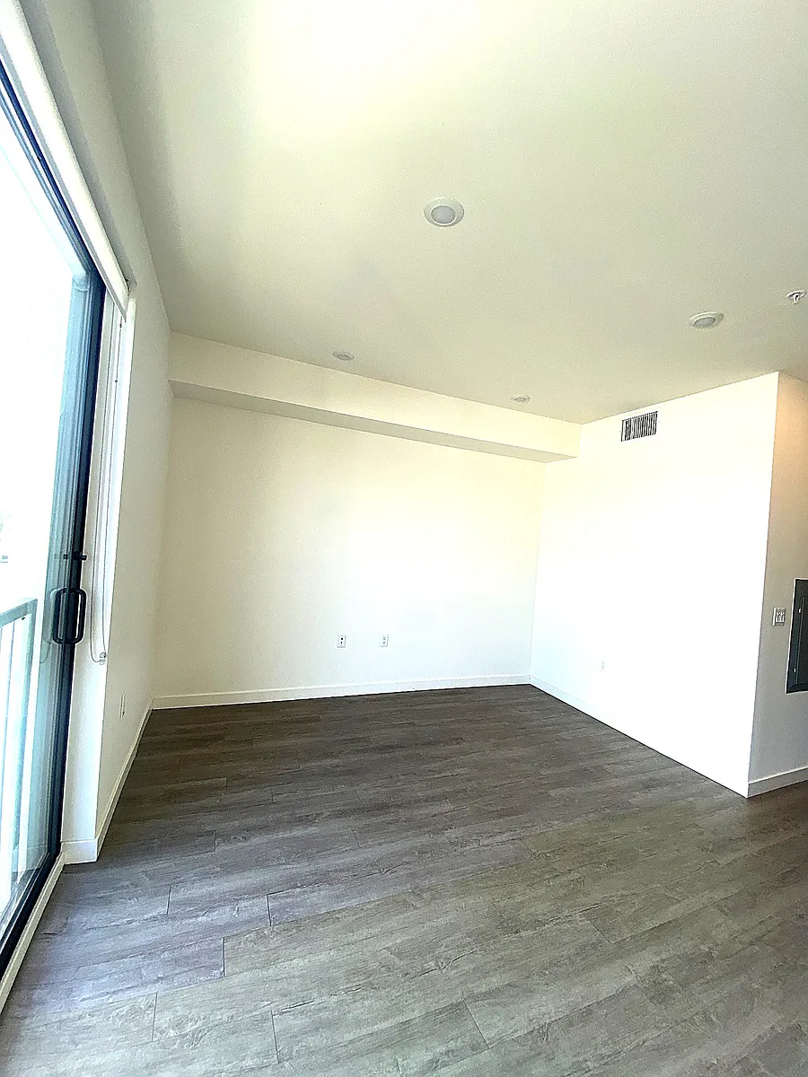 Building Photo - 3067 N Park Way #511