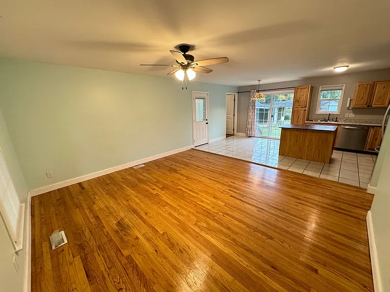 1505 Foxwood Dr — Photo 10