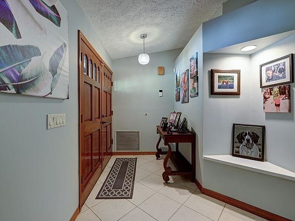 4th image of 402 Willows Avenue