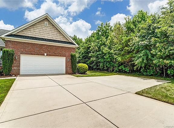 4th image of 1312 Broomsage Ln