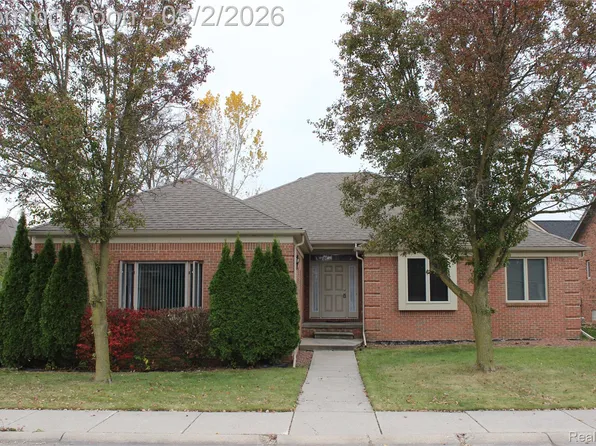 21130 Parkplace Ln, Clinton Township, MI 48036