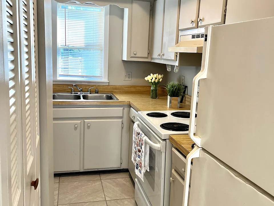 569 Delzan Pl