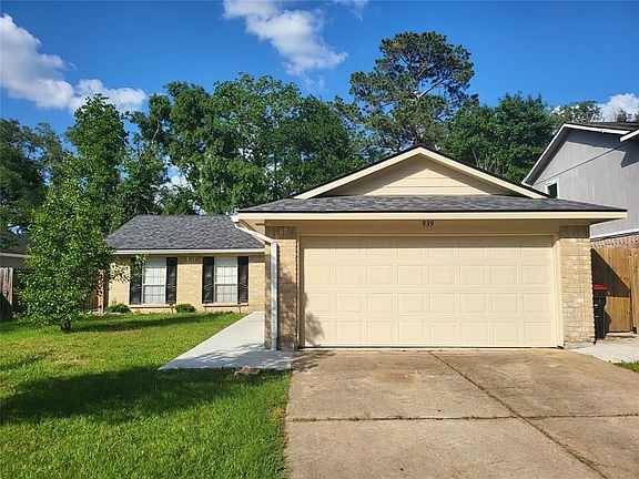 3rd image of 939 Western Hills Dr