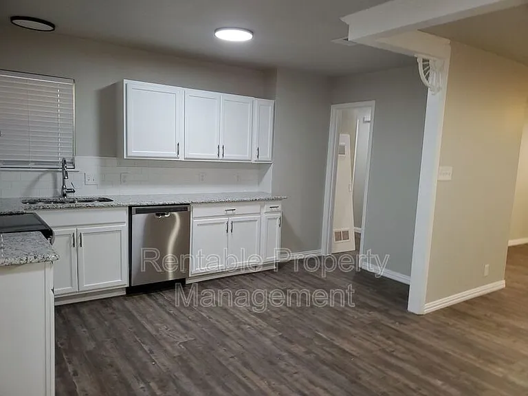 8012 Chaparral Dr — Photo 6