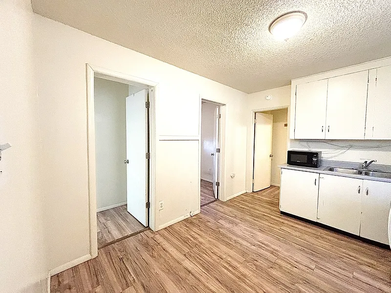 2 bed, 1.0 bath, 650 sqft, $895 — Photo 2