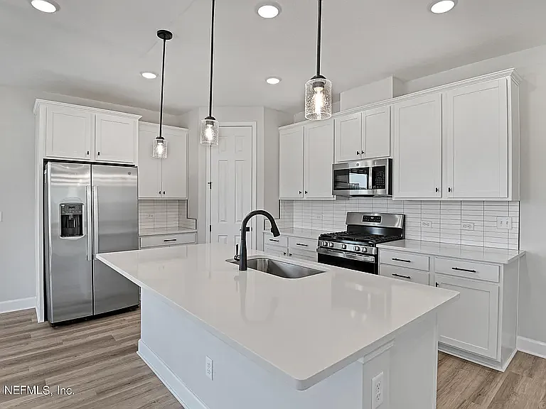 4 bed, $2,750 — Photo 3