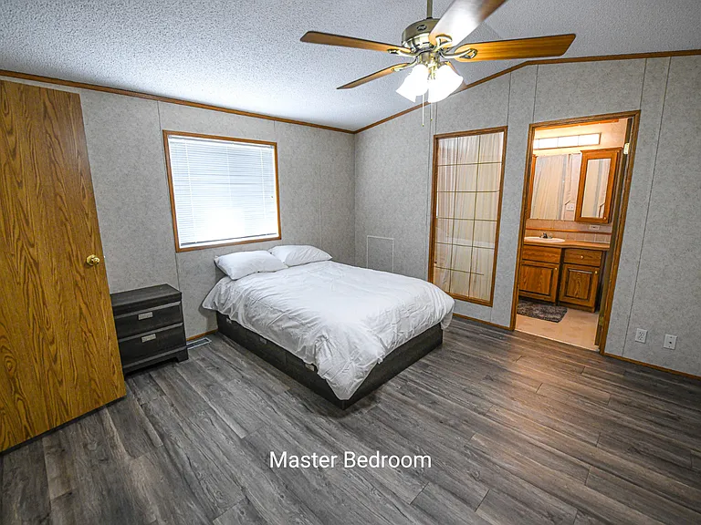589 Stewart St — Photo 8
