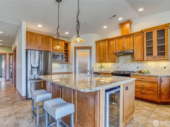 1051 N Baker #A202, East Wenatchee, WA 98802