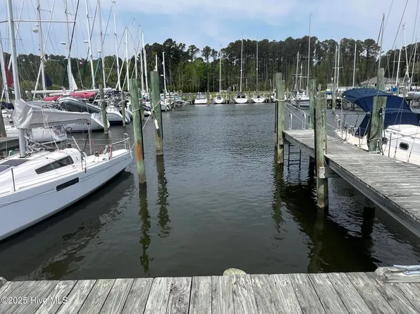 Slip 223 Pecan Grove Marina, Oriental, NC 28571