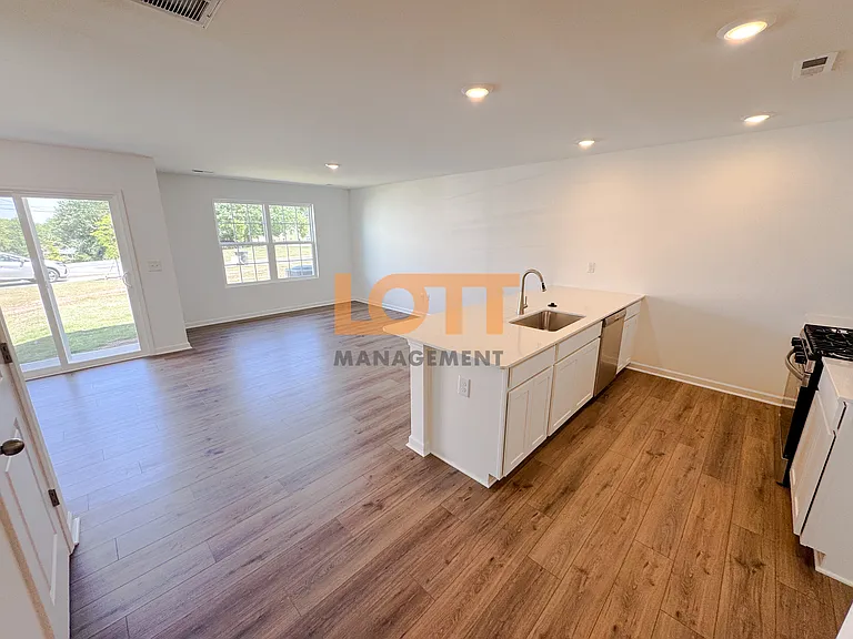 202 Hunthill Rd — Photo 5