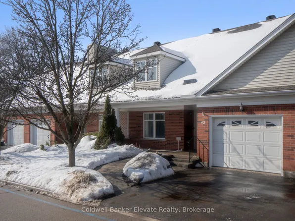 2705 Kingsway Dr #42, Kitchener, ON N2C 2T1