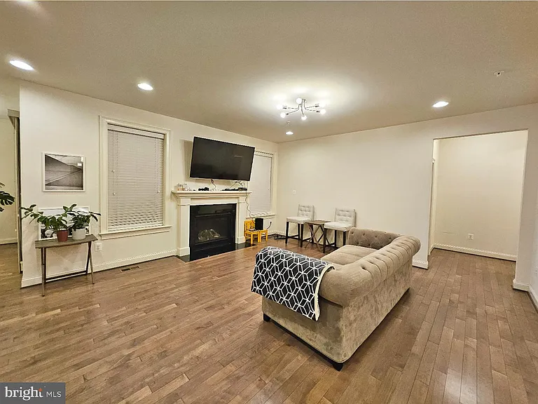 3332 Burton Dr — Photo 27