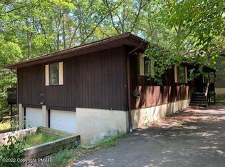 106 Smithfield Dr, Bushkill, PA 18324