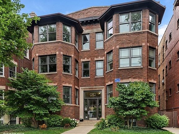 2nd image of 913 Forest Ave APT 1S