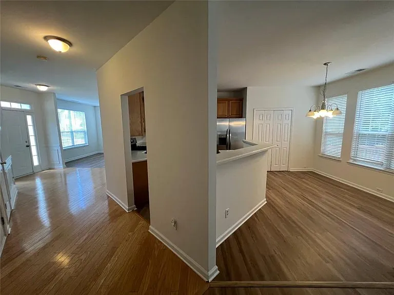 421 Holland Springs Dr — Photo 6