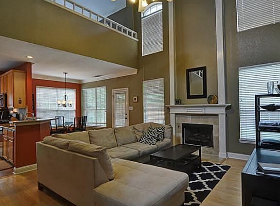 3rd image of 8909 White Pine Ln