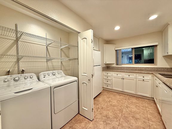 4th image of 2522 Clairemont Dr Unit 103