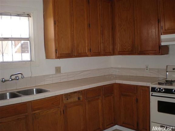 4th image of 3925 42nd St