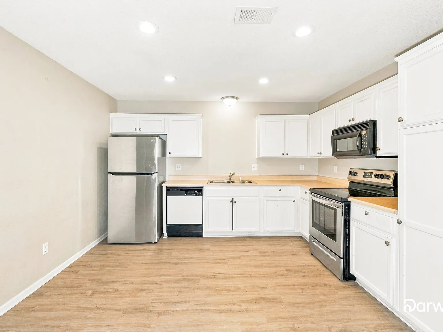 3 bed, 2.0 bath, 1225 sqft, $1,575 — Photo 4