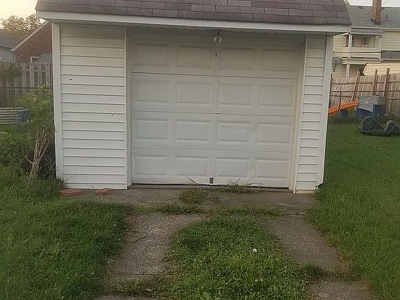 2nd image of 3804 Buechner Ave
