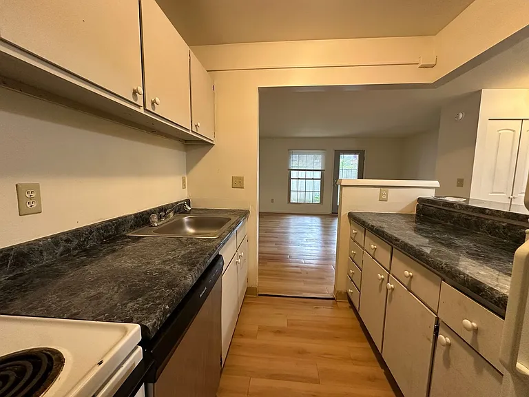 University Park Apartments near Cornell University — Photo 425