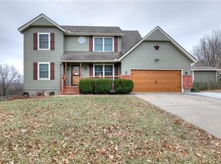 10439 Edge Hill Rd, Edwardsville, KS 66111