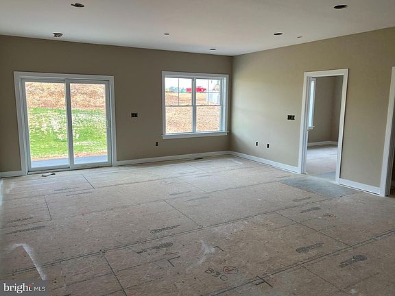 5th image of 307 Ridgefield Dr