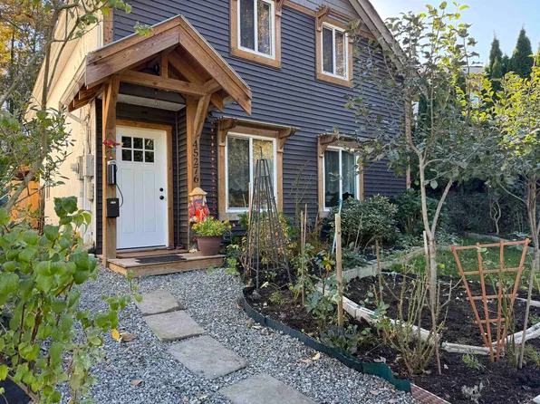 45276 Creekside Dr, Chilliwack, BC V2P 7K6