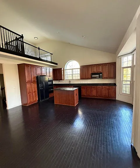 18145 Shoreline Ct — Photo 8