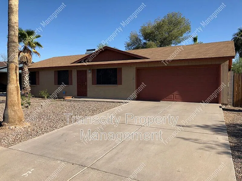 3 bed, 2.0 bath, 1000 sqft, $1,725 — Photo 2