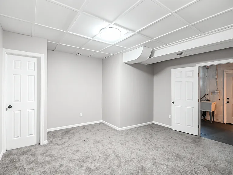 406 Irwin Ln — Photo 26