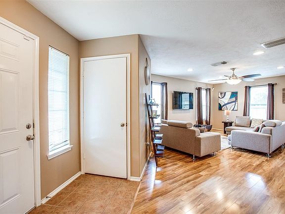 3rd image of 14319 Hillard Green Ln
