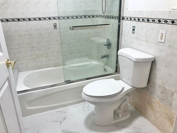 4th image of 1418 117th St #1