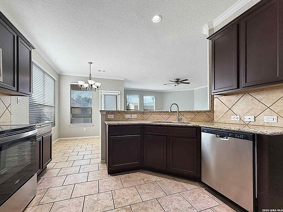 5th image of 584 SADDLEHORN WAY