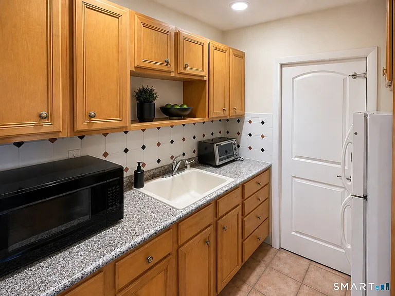 47 E Maple St — Photo 6
