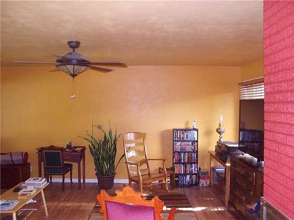 5th image of 1227 Greenbriar Dr