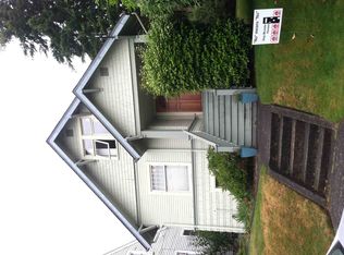 7532 Brooklyn Ave NE, Seattle, WA 98115