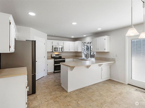 5th image of 18922 91st Avenue E