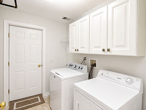 4th image of 40 Golden Eye Ln