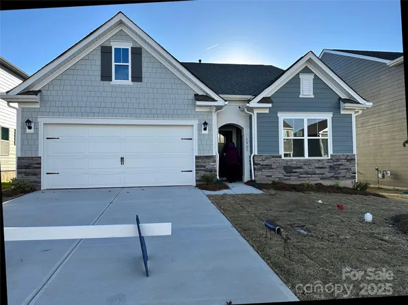 7905 Old Brook Rd, Sherrills Ford, NC 28673