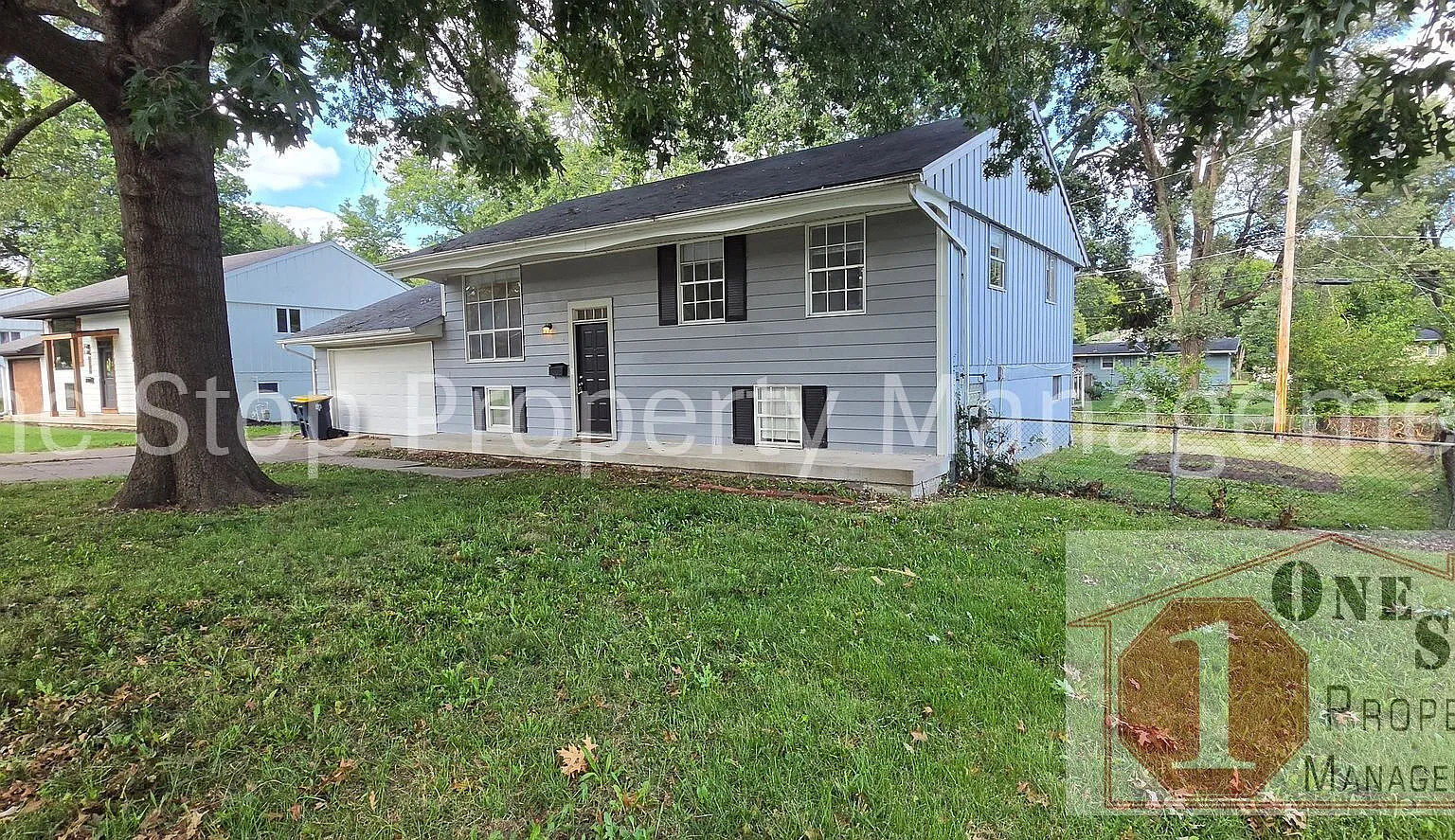 Spacious 4 bedroom 2.5 bathroom in KCMO — Photo 2