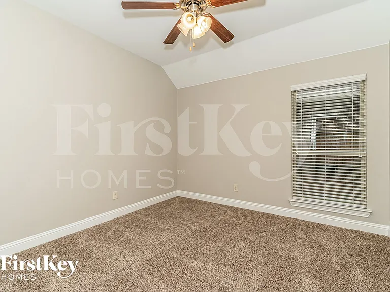 151 Charleston Ln — Photo 12