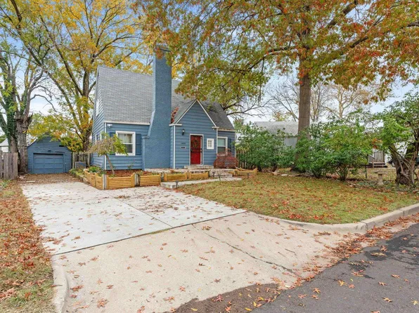 1409 SW Eden Ct, Topeka, KS 66604