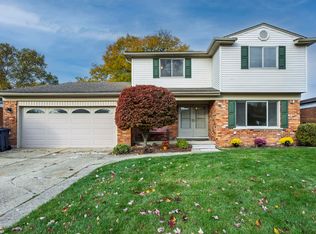 33517 Chatsworth Dr, Sterling Heights, MI 48312