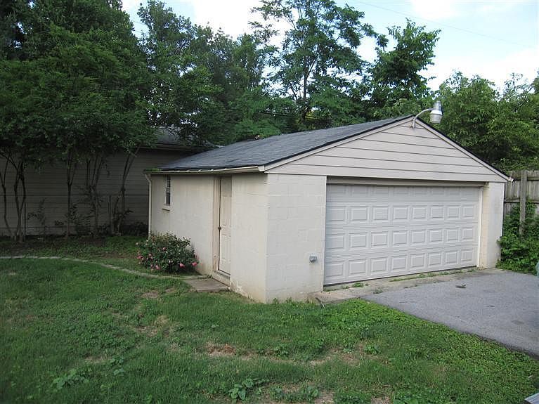 2nd image of 1211 E Cooper Dr