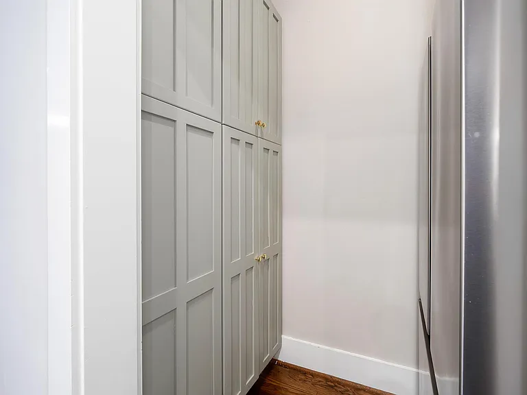218 Hawthorn St — Photo 13
