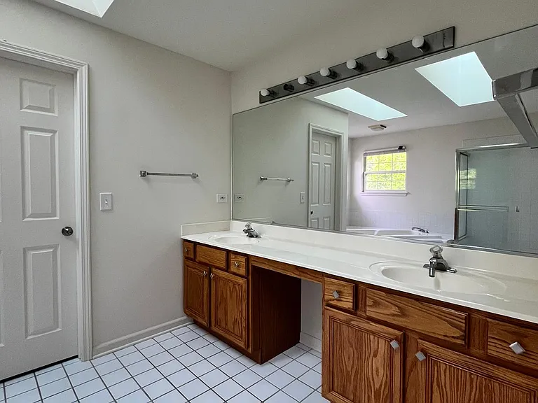 2803 Bluewater Cir — Photo 16